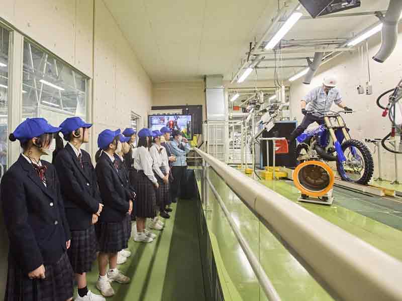 【ヤマハ】見学者3万5,000人超の二輪車組立工場／自動搬送車など新方式で工場の印象が変わる？ メイン