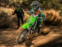 【カワサキ】日本初導入のコンペティションモデル「KLX140R L」を12/1に発売！