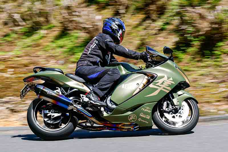AELLA からスズキ ハヤブサ用カスタムパーツ13アイテムが発売！ 北川圭一氏によるデモ車試乗インプレを公開 記事1