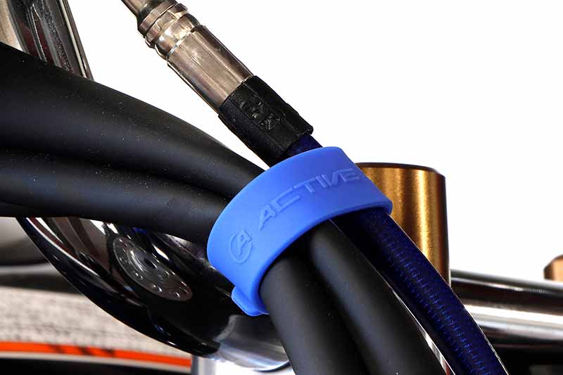 配線すっきり！ アクティブから「シリコン製バンド」が発売 記事1