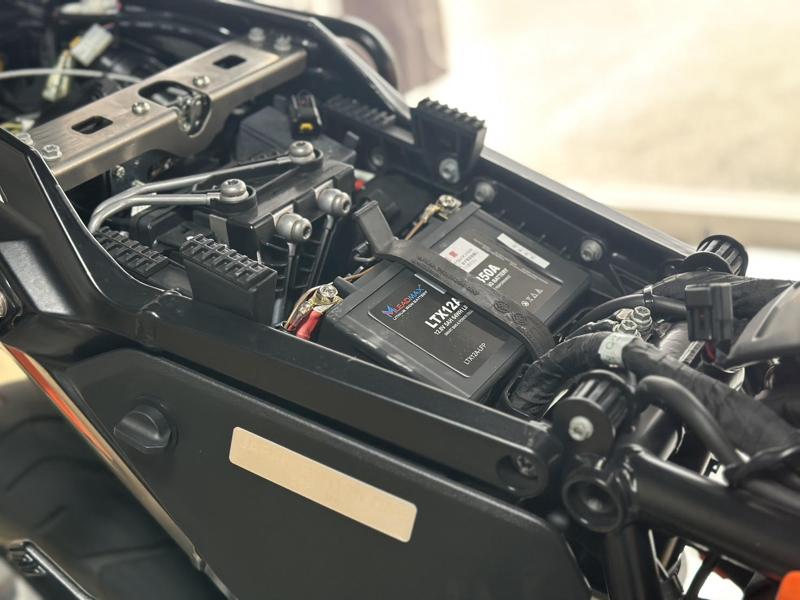 Bluetooth内臓・次世代インテリジェンス・リチウムイオン・　　　モーターサイクル用スターターバッテリー　　　　　　　　　　『Lead
