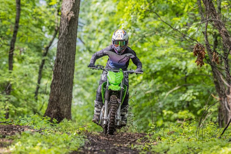 カワサキからフルモデルチェンジとなったコンペティションモデル「KLX230R」「KLX230R