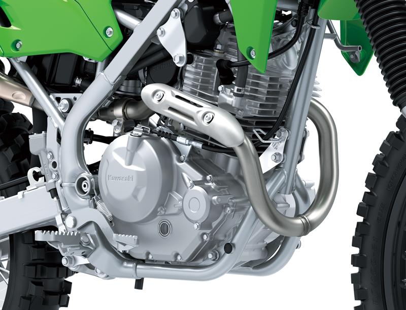 カワサキからフルモデルチェンジとなったコンペティションモデル「KLX230R」「KLX230R
