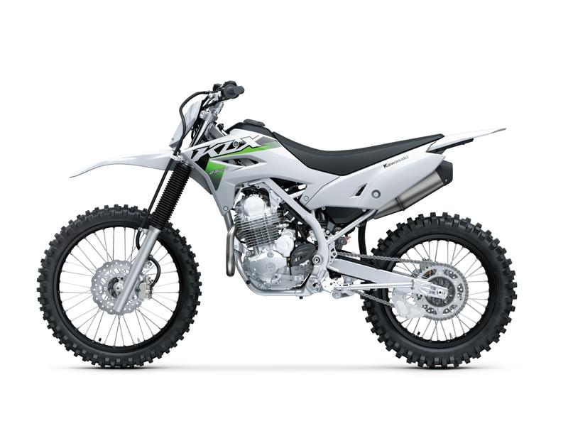 カワサキからフルモデルチェンジとなったコンペティションモデル「KLX230R」「KLX230R