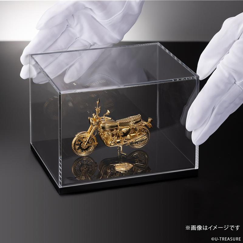 【Honda】”ナナハン”の代名詞「CB750FOUR」1969年モデルの1/24サイズ　シルバー製フィギュア。ナンバープレートにシリアルナンバーを刻印