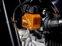 カブ系ほかホンダ車汎用のアルミ削り出しパーツ「CNCスロットルポジションセンサーカバー／TPSカバー」が EVATEK から発売！ メイン