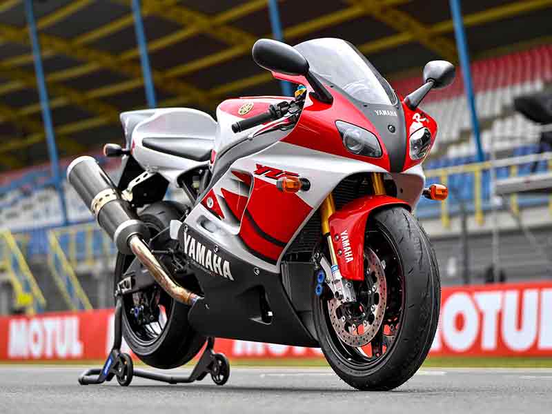 【ヤマハ】伝説のカラーが蘇る！ 創立70周年を記念し白×赤の「YZR-M1」で MotoGP 参戦 メイン