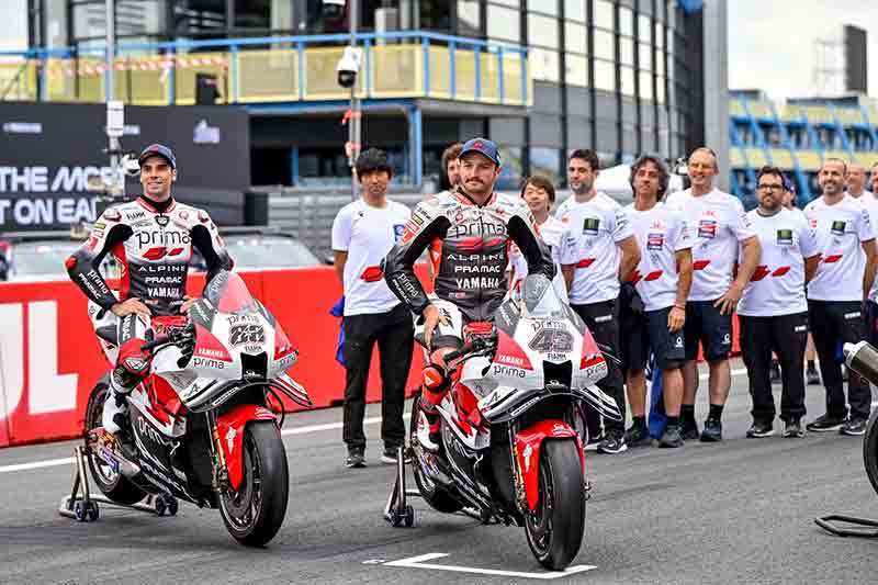 【ヤマハ】伝説のカラーが蘇る！ 創立70周年を記念し白×赤の「YZR-M1」で MotoGP 参戦 記事4