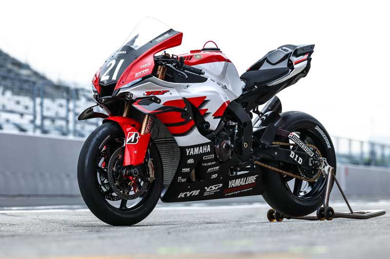 【ヤマハ】「#21 YAMAHA RACING TEAM」が鈴鹿8耐に参戦する「YZF-R1」をお披露目！カラーは99年のYZF-R7がモチーフ　記事2