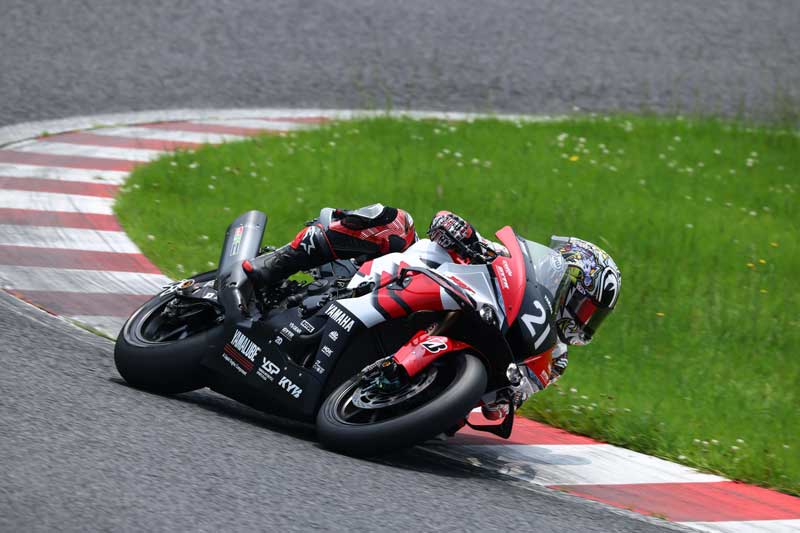 【ヤマハ】「#21 YAMAHA RACING TEAM」が鈴鹿8耐に参戦する「YZF-R1」をお披露目！カラーは99年のYZF-R7がモチーフ　記事4