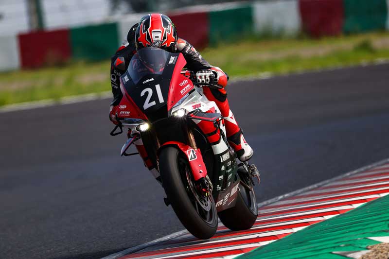 【ヤマハ】「#21 YAMAHA RACING TEAM」が鈴鹿8耐に参戦する「YZF-R1」をお披露目！カラーは99年のYZF-R7がモチーフ　記事6
