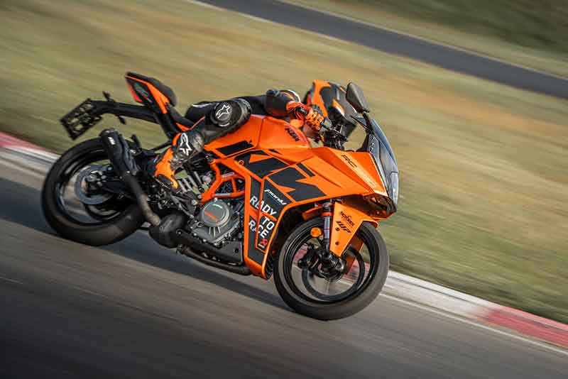 【KTM】「RC 390/GP」’22-23 および「890 DUKE GP」’23 モデルの希望小売価格を改定 記事2