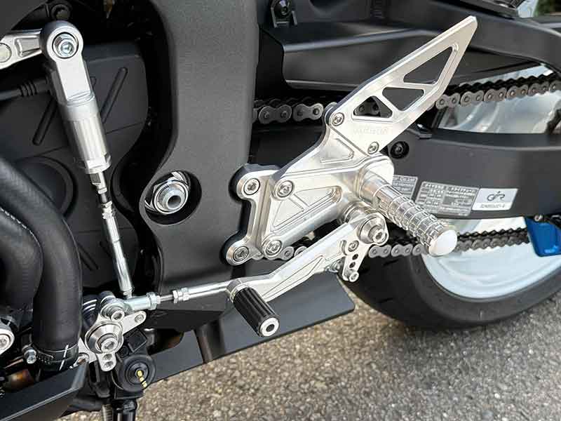 アグラスから CBR600RR（20-）用「バックステップ／トップブリッジ／ハンドルSET」が発売！ 記事2