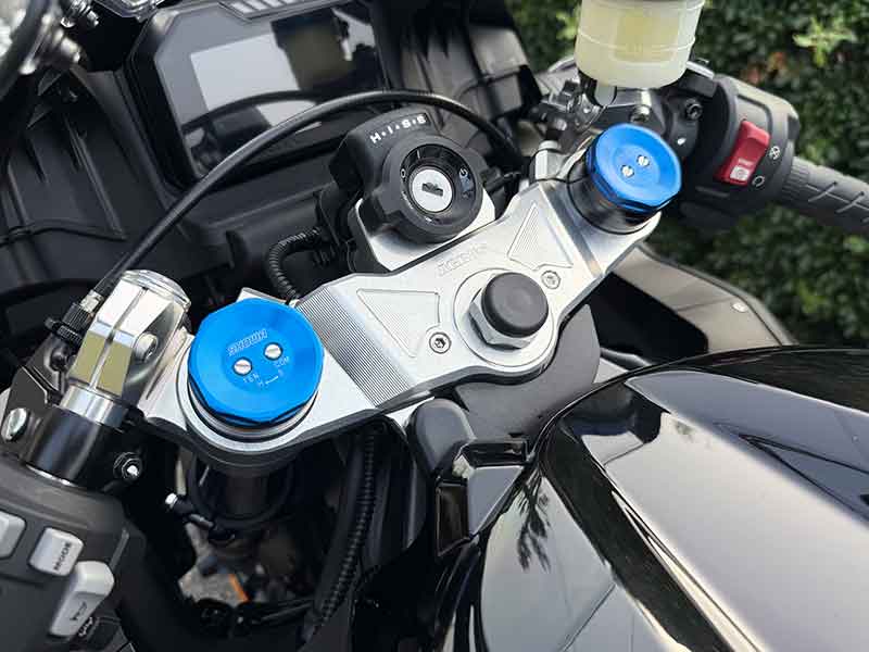 アグラスから CBR600RR（20-）用「バックステップ／トップブリッジ／ハンドルSET」が発売！ 記事3
