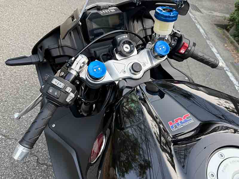 アグラスから CBR600RR（20-）用「バックステップ／トップブリッジ／ハンドルSET」が発売！ 記事5