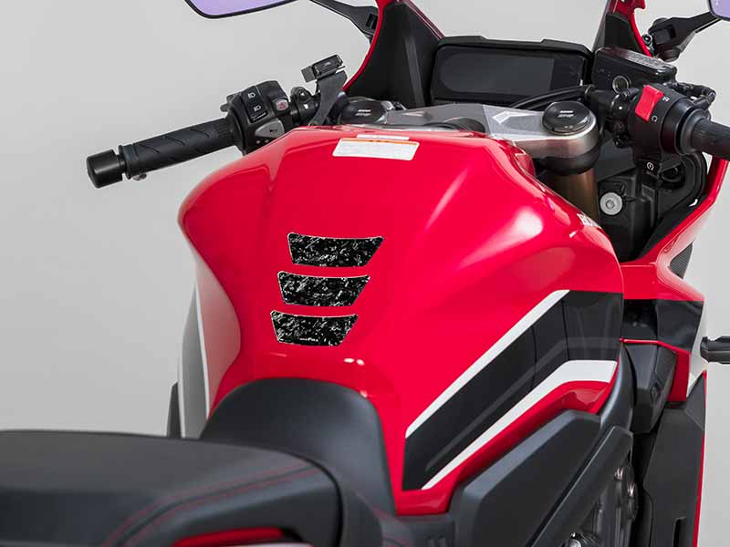 タナックスからフォージドカーボン柄の「タンクパッド9」が8/1発売！ 記事3