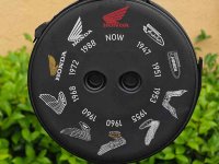 歴代 Honda ウィングマークの「タイヤ型折り畳み椅子 Honda ウィングマーク」の予約販売を CAMSHOP.JP が開始！ メイン