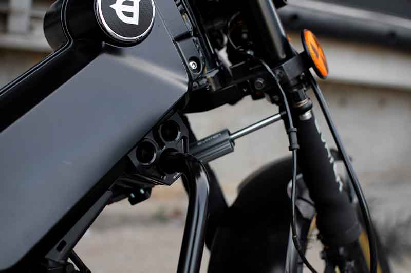 樹脂パーツと換えるだけの簡単カスタム！ CT125ハンターカブ用「CNCエンジンガードブラケット」が EVATEK から発売 記事6