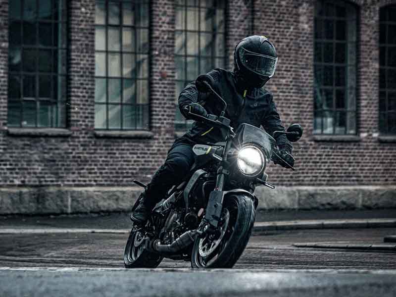 【ハスクバーナ・モーターサイクルズ】お得にバイクデビューするなら今！「免許サポートキャンペーン」を12/8まで実施中 記事2