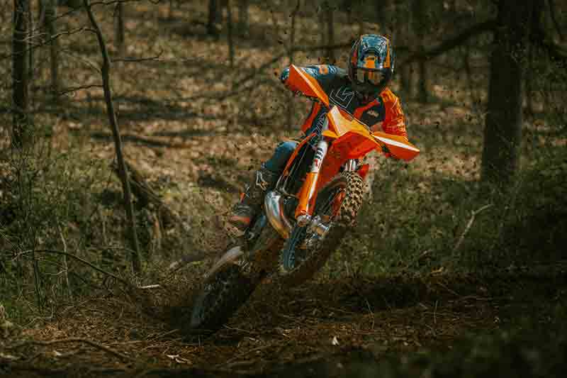 【KTM】エンデューロ部門で「ライダーサポートプログラム」を開始、選出ライダーに車両を無償貸与 記事1