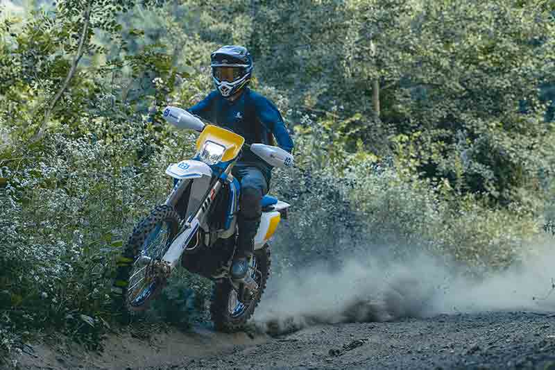【ハスクバーナ・モーターサイクルズ】エンデューロ競技の活性化へ「ライダーサポートプログラム」を開始／選出ライダーに車両を無償貸与 記事1