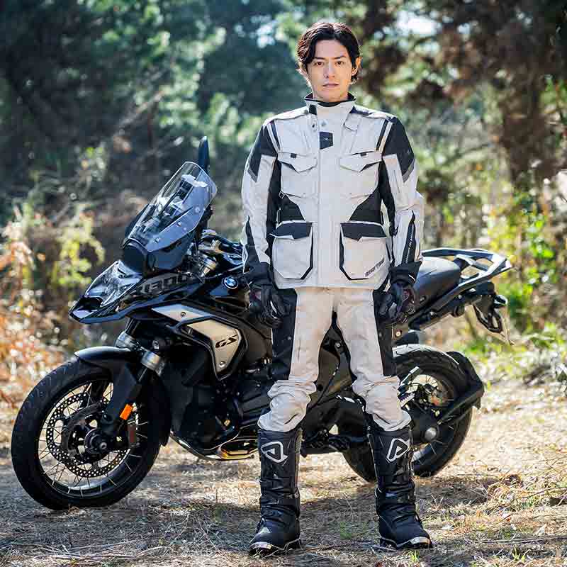 全天候・気温に対応！ ラフアンドロードから「デュアルテックスアドベンチャーオールシーズンジャケット」が発売 記事1