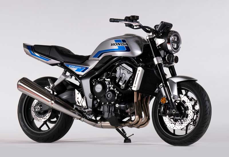 鈴鹿8耐の前夜祭にて新旧「CB」が揃い踏み！ Honda「CB」スペシャル・ランを実施　記事1