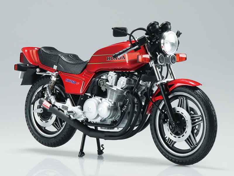 劇中仕様を再現！ プラモデル「1/12 バリバリ伝説 巨摩 郡 CB750F」がアオシマから登場 記事2