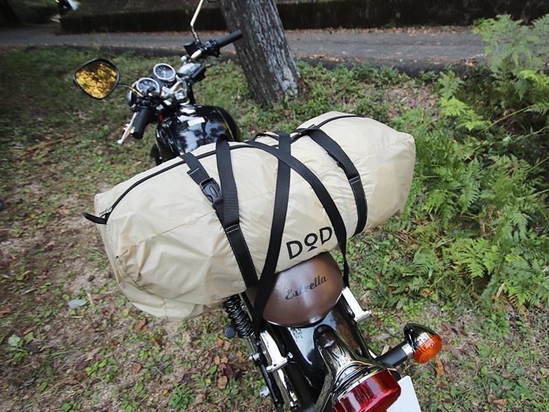 女子キャンプや夏フェスで大活躍！バイクに積めるほどコンパクトなワンタッチテント『ライダーズタンデムテント』