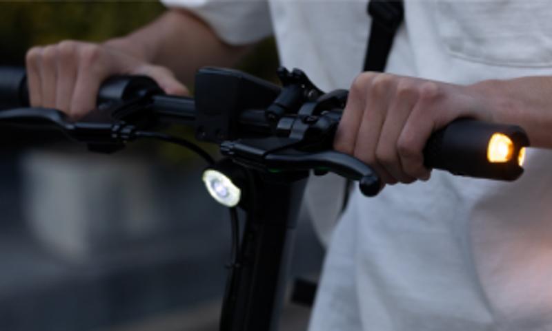 移動の常識が変わる。次世代モビリティ、始動　「特定小型原動機付自転車」キックスケータータイプ・自転車タイプ・スクータータイプの3タイプを全国のスポーツデポにて順次発売