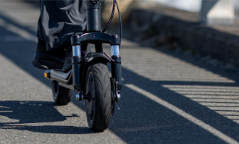 移動の常識が変わる。次世代モビリティ、始動　「特定小型原動機付自転車」キックスケータータイプ・自転車タイプ・スクータータイプの3タイプを全国のスポーツデポにて順次発売