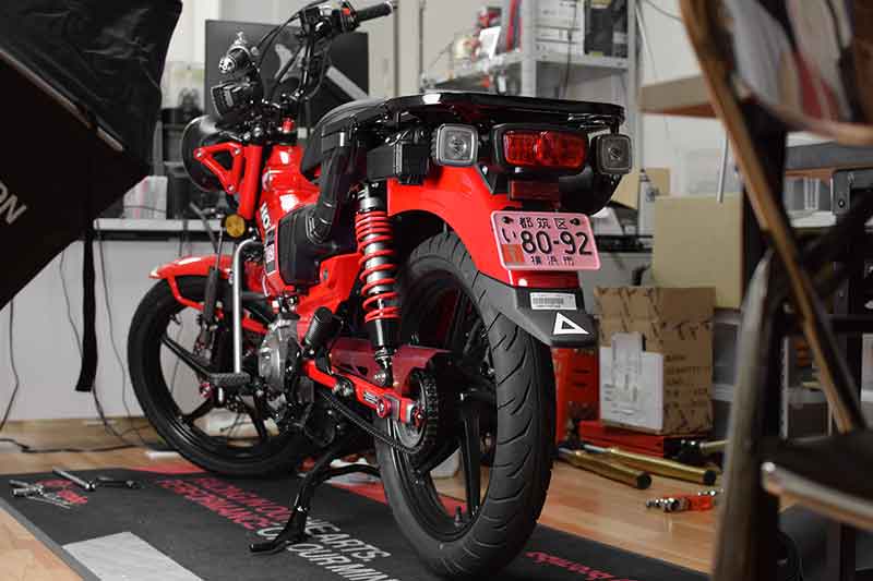 EVATEK × PROFENDERコラボ！ CT125ハンターカブ用リアショック「FLASH」が発売 記事5
