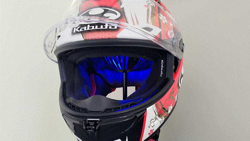 ファンでヘルメット2倍速乾！「ファン搭載ヘルメットスタンド」1,000円OFFクーポンを8/22より配布（動画あり） 記事1