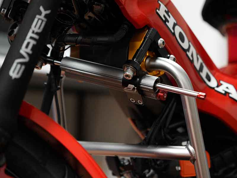 荷物満載でも安定のハンドリング！ CT125 ハンターカブ用「EVATEK × PROFENDER ステアリングダンパーキット」が発売 メイン