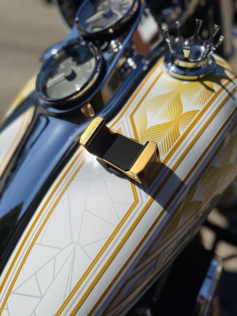超強力マグネット式バイク用スマホホルダーの新型『FREAKMOUNT2.0』に全5色のカラーラインナップ追加！