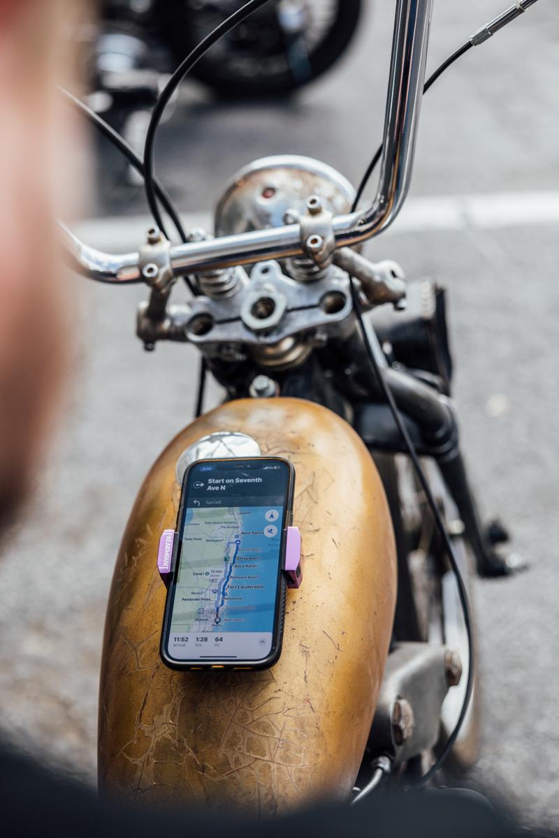 超強力マグネット式バイク用スマホホルダーの新型『FREAKMOUNT2.0』に全5色のカラーラインナップ追加！