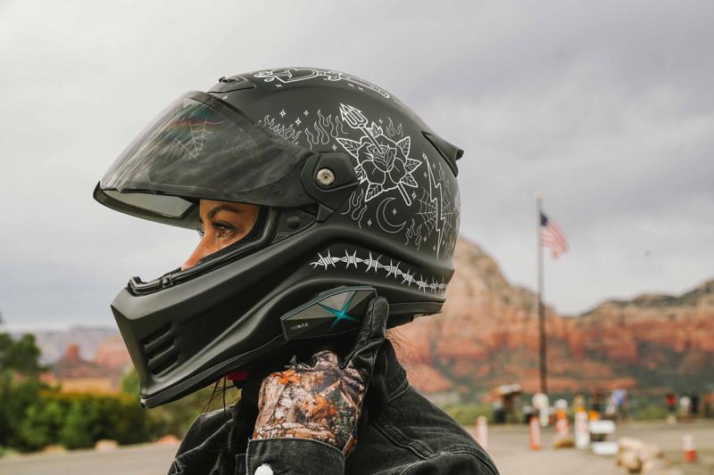 次世代バイク用スマートインカムASMAX（アズマックス）、日本市場へ本格参入。カスタムジャパンが日本総代理店として独占販売開始！