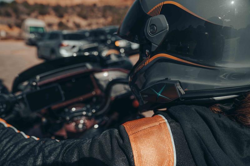 次世代バイク用スマートインカムASMAX（アズマックス）、日本市場へ本格参入。カスタムジャパンが日本総代理店として独占販売開始！