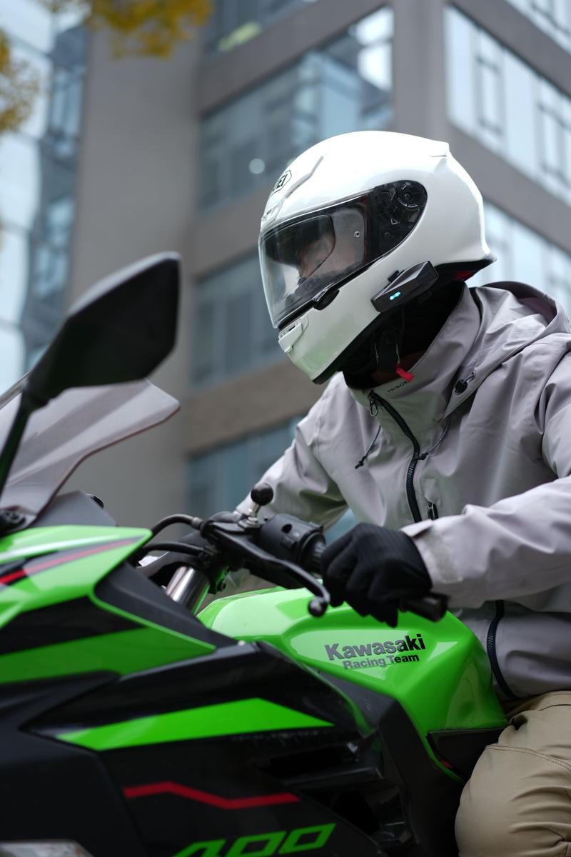 次世代バイク用スマートインカムASMAX（アズマックス）、日本市場へ本格参入。カスタムジャパンが日本総代理店として独占販売開始！