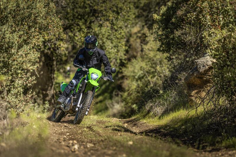 カワサキより2025年9月15日に「KLX230」「KLX230