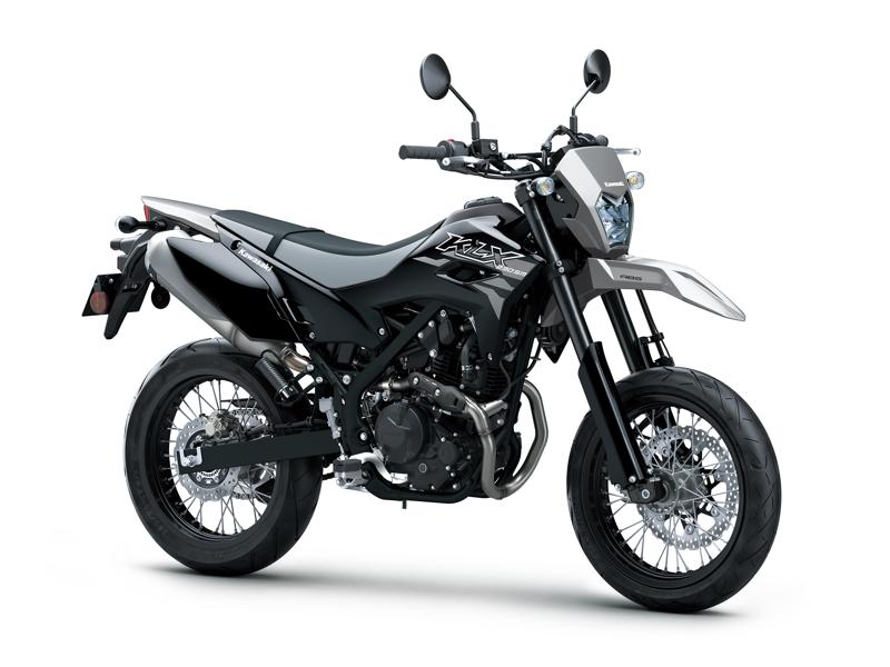 カワサキより2025年9月15日に「KLX230SM」を新たなカラー＆グラフィックで発売