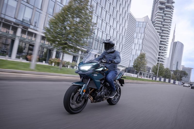 カワサキからマルチパーパスモデル「VERSYS