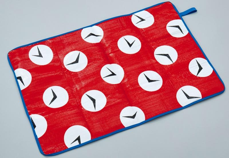 BE-PAL最新号の特別付録は、赤と青の両面使える『ドラえもん