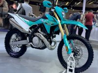 【KOVE】公道仕様のオフロードバイク「MX450 DUAL SPORT」が世界初公開！ 2026年日本発売