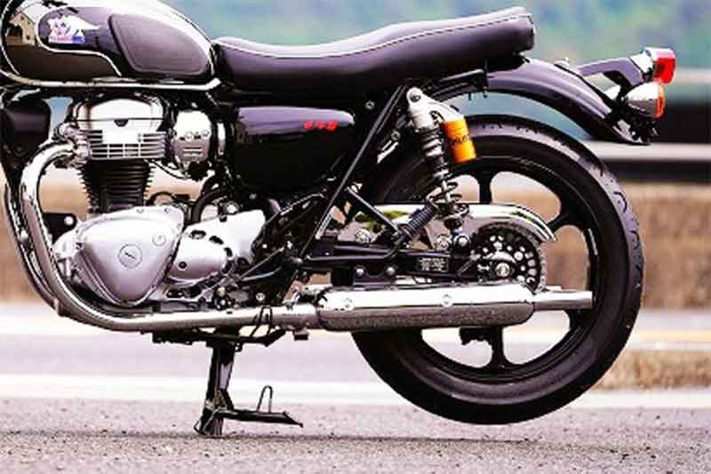 ウッドストックからW800 / MEGURO K3用「バックステップキット」が発売 記事4