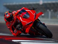 【ドゥカティ】新型「パニガーレV4 R」を発表！ SBK直系エンジンと MotoGP 由来の空力装備を導入
