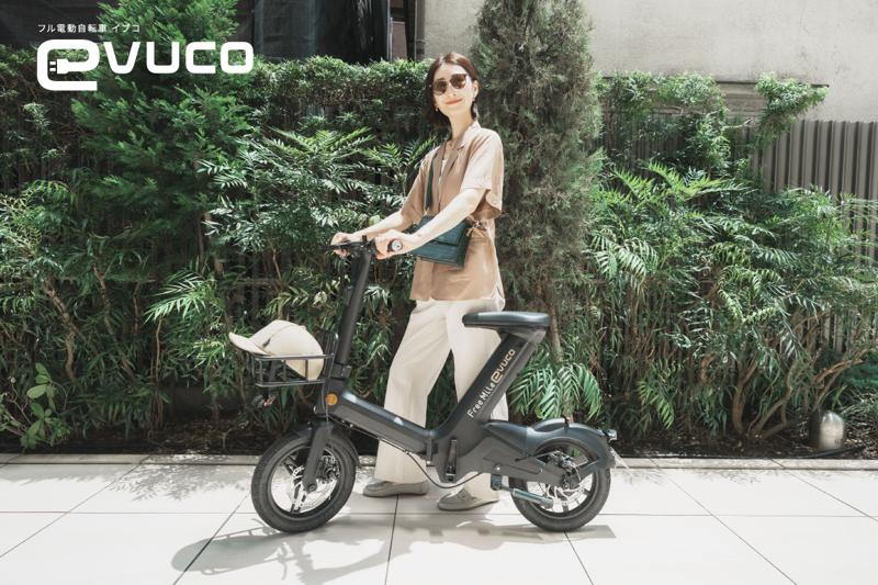 免許不要の“原付”evuco、ハンマーで叩いても壊れない頑丈ボディに特殊モーターで坂道スイスイ　コンセプトは「大人が自然に乗れる一台」