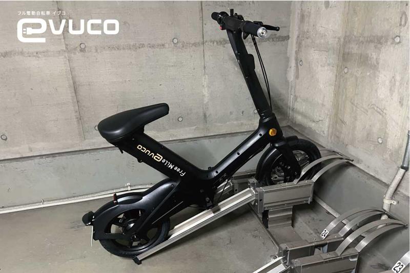 免許不要の“原付”evuco、ハンマーで叩いても壊れない頑丈ボディに特殊モーターで坂道スイスイ コンセプトは「大人が自然に乗れる一台」