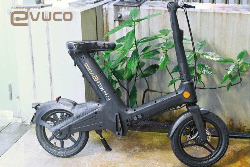 免許不要の“原付”evuco、ハンマーで叩いても壊れない頑丈ボディに特殊モーターで坂道スイスイ コンセプトは「大人が自然に乗れる一台」