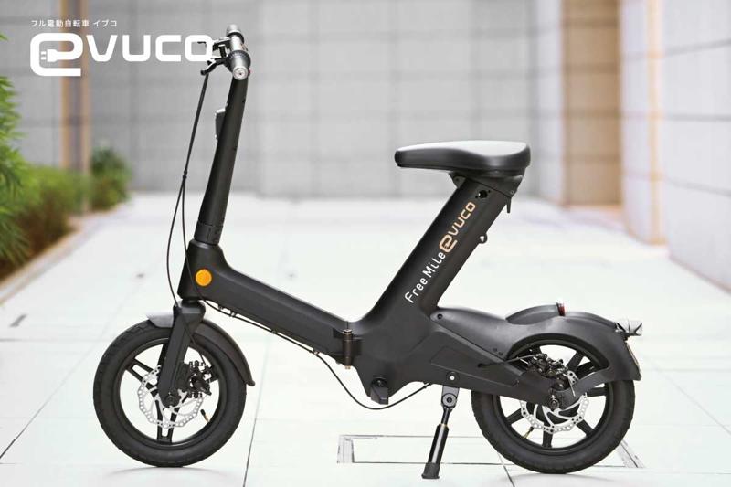 免許不要の“原付”evuco、ハンマーで叩いても壊れない頑丈ボディに特殊モーターで坂道スイスイ コンセプトは「大人が自然に乗れる一台」